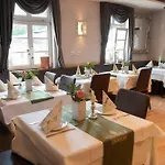 Zu Den Drei Kronen Hotel Seligenstadt