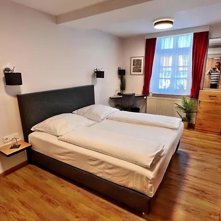 Hotel Zu Den Drei Kronen 3*