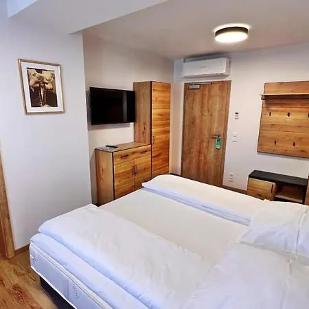 Hotel Zu Den Drei Kronen 3*