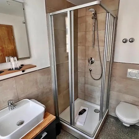 Zu Den Drei Kronen Hotel