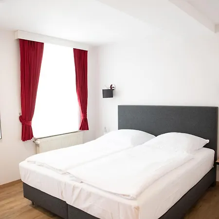 Zu Den Drei Kronen Hotel 3*