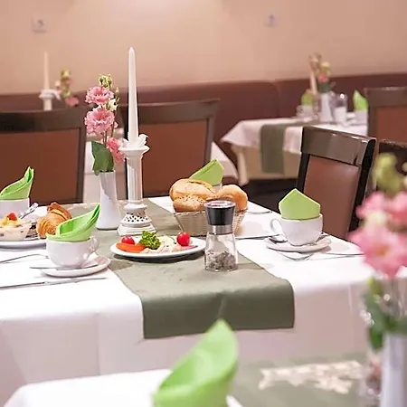 Hotel Zu Den Drei Kronen 3*
