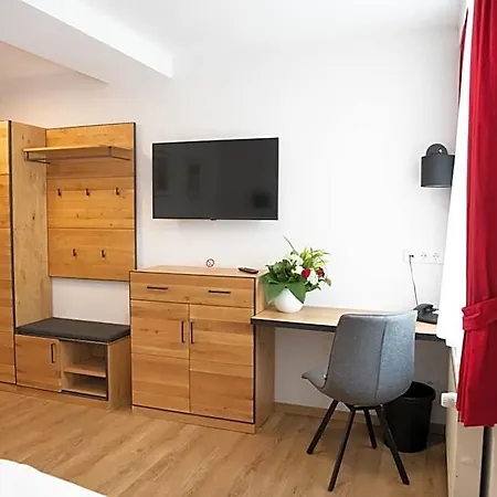Hotel Zu Den Drei Kronen 3*
