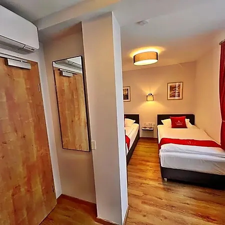 Zu Den Drei Kronen Hotel 3*