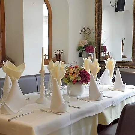 Hotel Zu Den Drei Kronen 3*