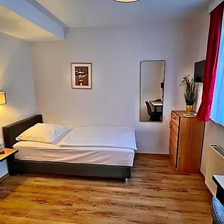Hotel Zu Den Drei Kronen 3*