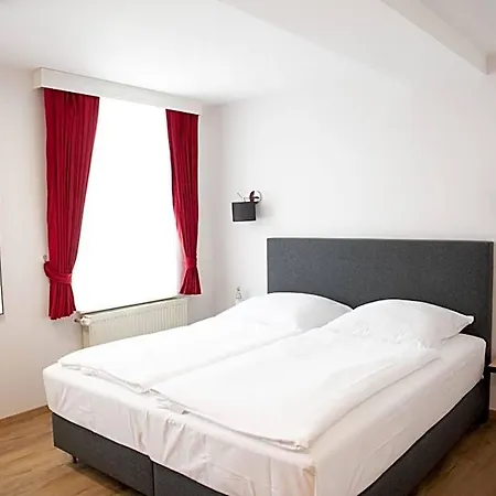 Hotel Zu Den Drei Kronen 3*