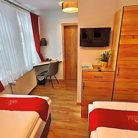 Zu Den Drei Kronen Hotel