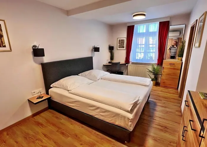 Hotel Zu Den Drei Kronen 3*