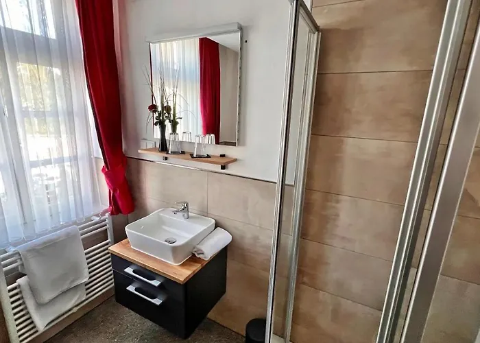 Zu Den Drei Kronen 셀리겐슈타트