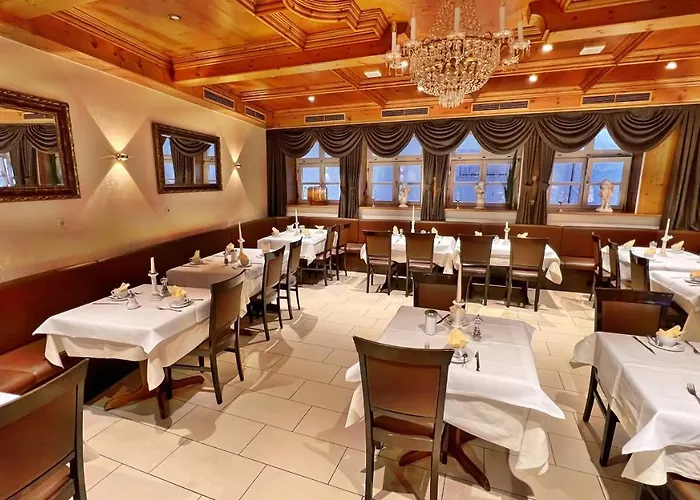 Zu Den Drei Kronen 호텔