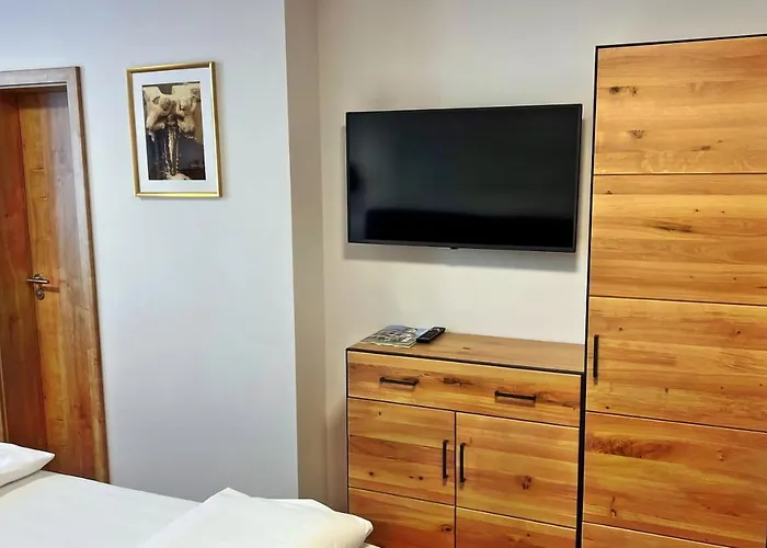 호텔 Zu Den Drei Kronen 3*