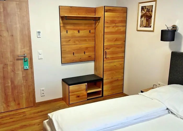 Zu Den Drei Kronen 3* 셀리겐슈타트