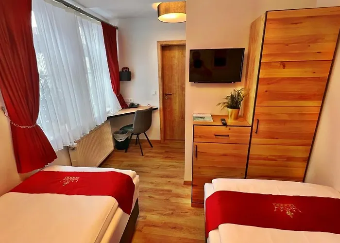 호텔 Zu Den Drei Kronen 3*