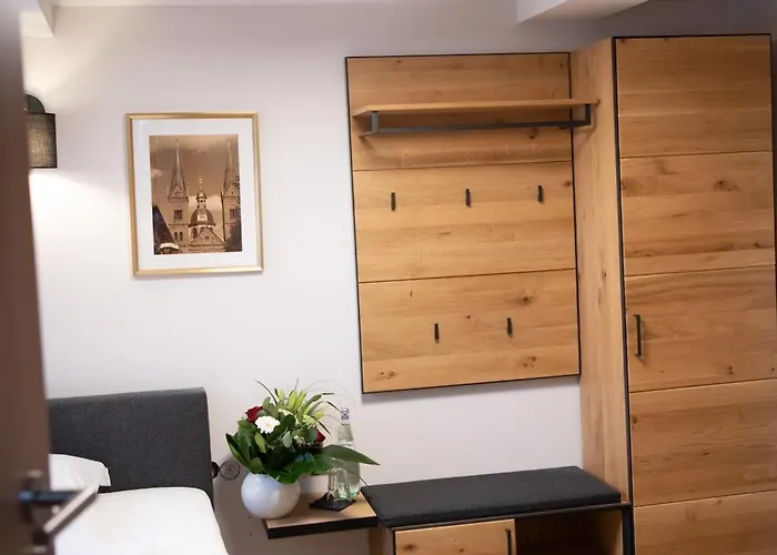 Zu Den Drei Kronen 셀리겐슈타트