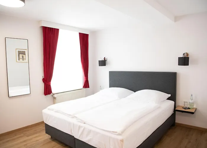 Zu Den Drei Kronen Hotel 3*