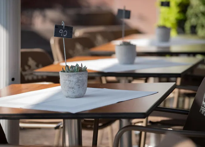 Zu Den Drei Kronen Hotel 3*